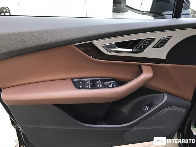 Audi Q7 42 interauto-car