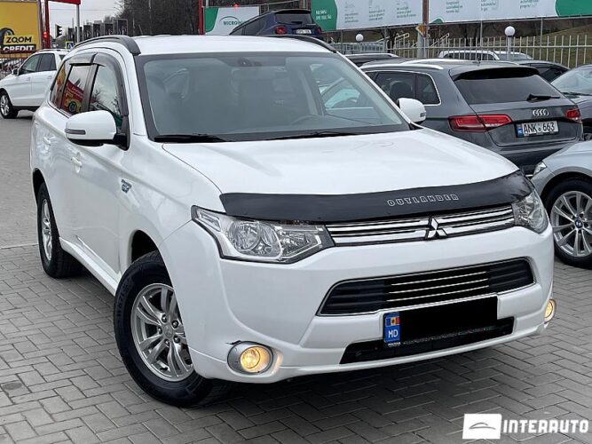 Mitsubishi Outlander 2014 doar la InterAuto