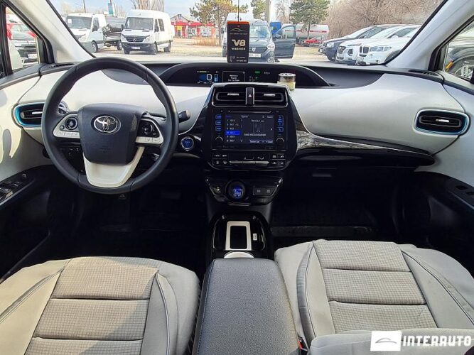 Toyota Prius 38 interauto-car