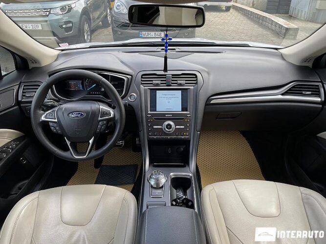 Ford Fusion 33 interauto-car