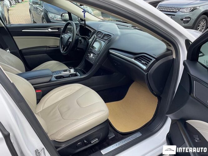 Ford Fusion 41 interauto-car