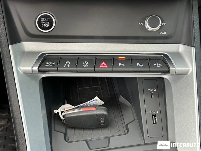 Audi Q3 52 interauto-car