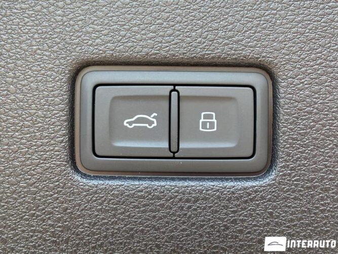 Audi Q8 54 interauto-car