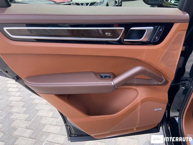 Porsche Cayenne Coupe 23 automobil-interauto