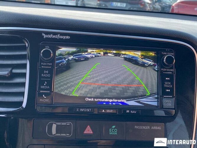 Mitsubishi Outlander 41 interauto-car