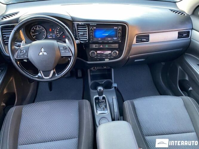 Mitsubishi Outlander 37 interauto-car