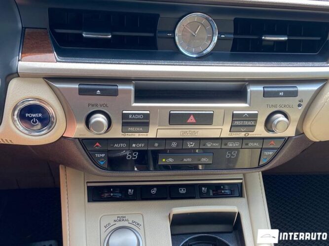 Lexus ES 300h 39 interauto-car