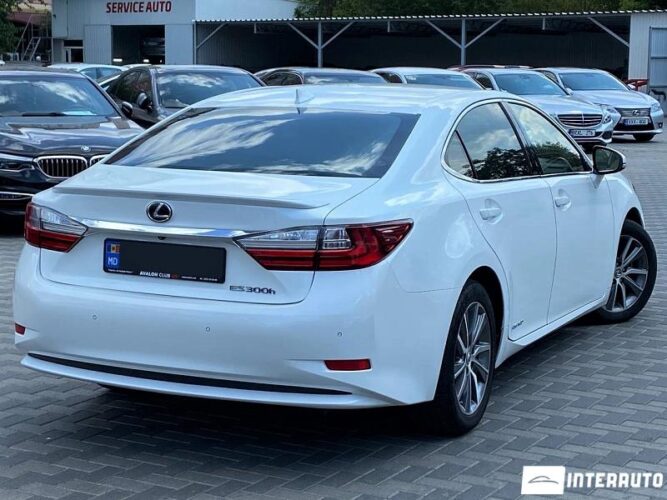 Lexus ES 300h 32 interauto-car