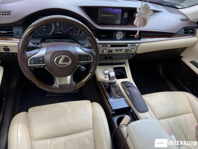 Lexus ES 300h 35 interauto-car