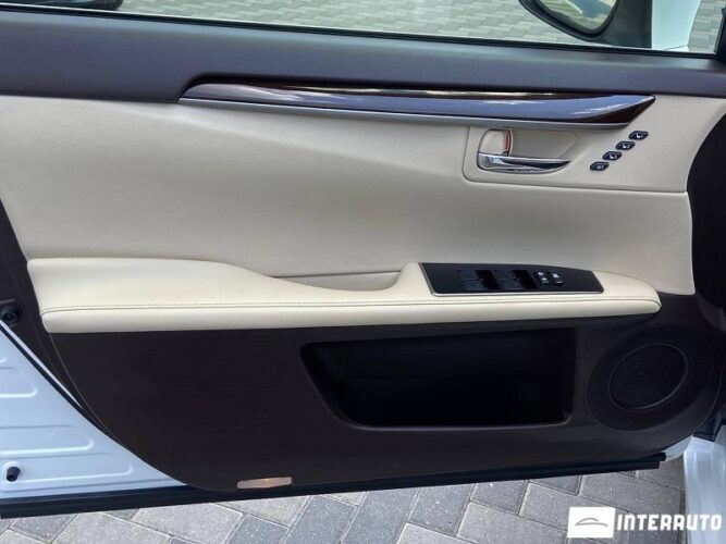 Lexus ES 300h 33 interauto-car