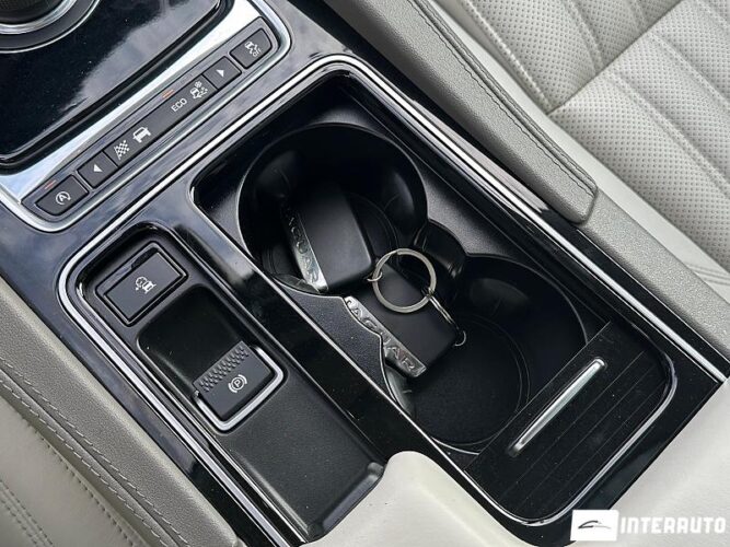 Jaguar F-Pace 55 interauto-car
