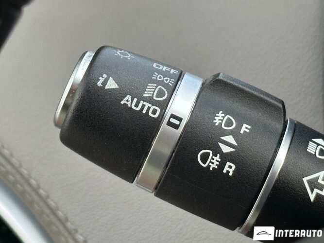 Jaguar F-Pace 59 interauto-car