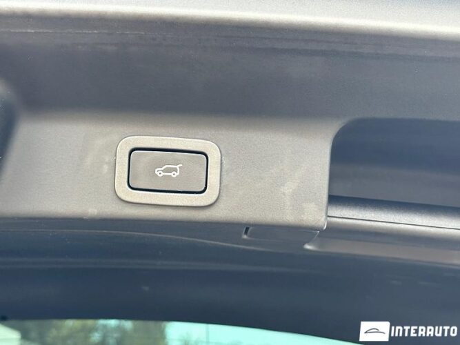 Jaguar F-Pace 67 interauto-car