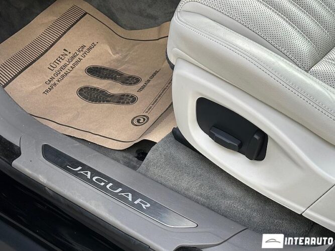 Jaguar F-Pace 61 interauto-car