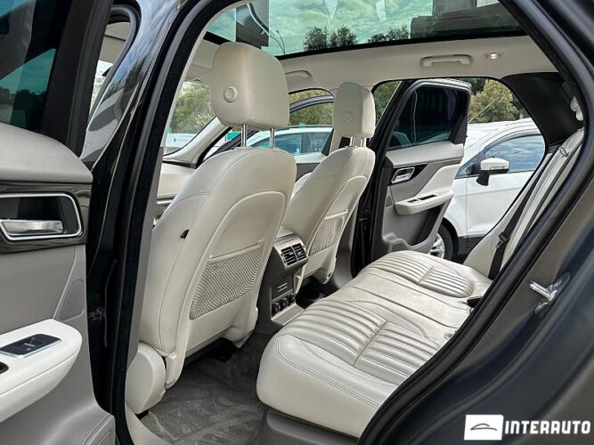 Jaguar F-Pace 46 interauto-car