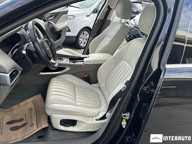 Jaguar F-Pace 45 interauto-car