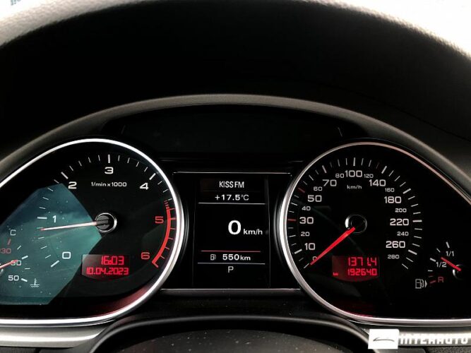 Audi Q7 42 interauto-car