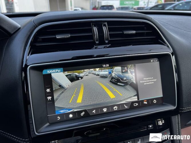 Jaguar F-Pace 45 interauto-car