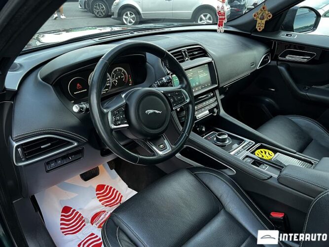 Jaguar F-Pace 41 interauto-car