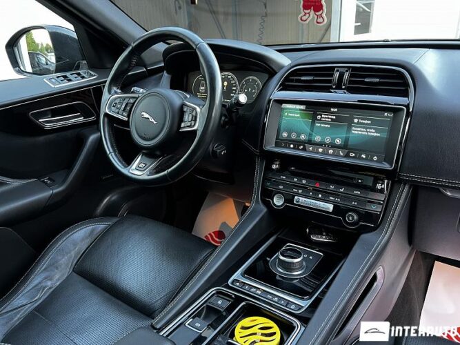 Jaguar F-Pace 49 interauto-car