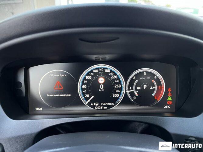 Jaguar F-Pace 44 interauto-car