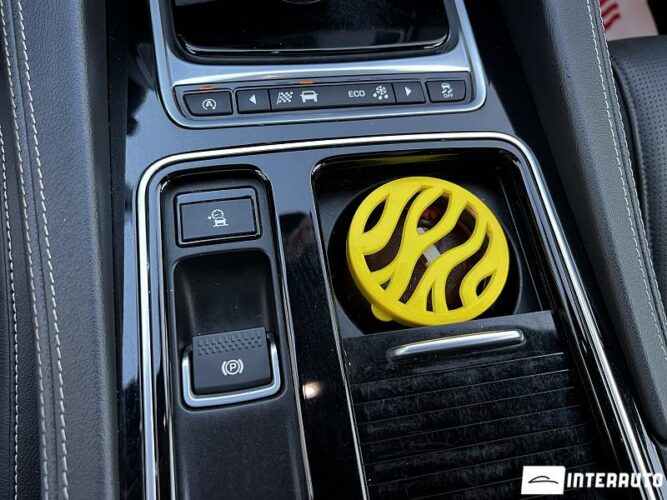 Jaguar F-Pace 48 interauto-car