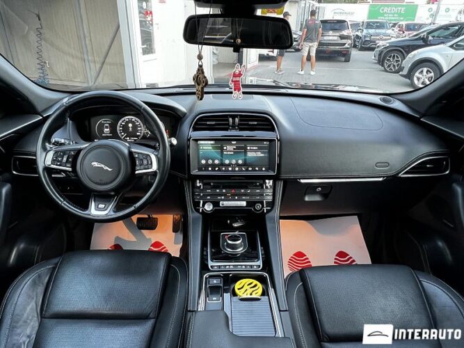 Jaguar F-Pace 42 interauto-car