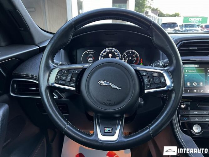 Jaguar F-Pace 43 interauto-car