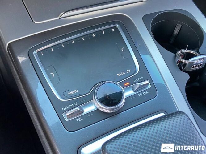 Audi Q7 E-Tron 51 interauto-car