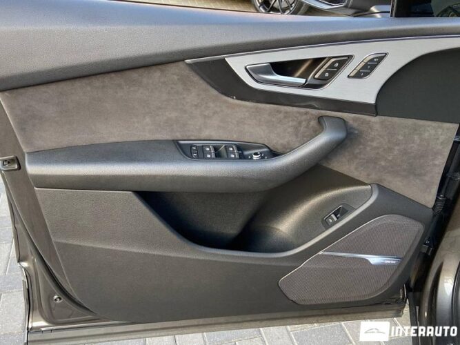 Audi Q7 E-Tron 41 interauto-car