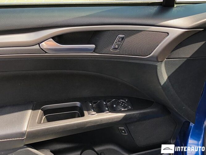 Ford Fusion 38 interauto-car