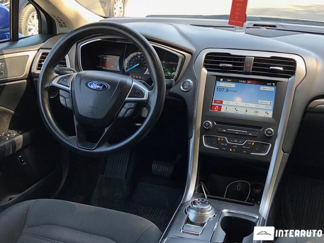 Ford Fusion 33 interauto-car