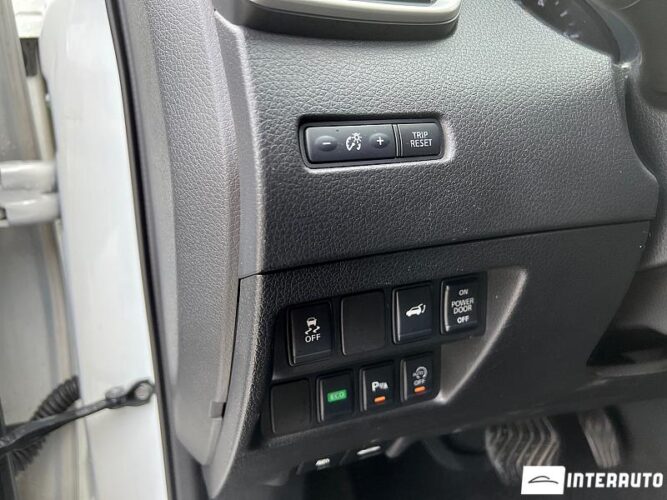 Nissan X-Trail 35 interauto-car