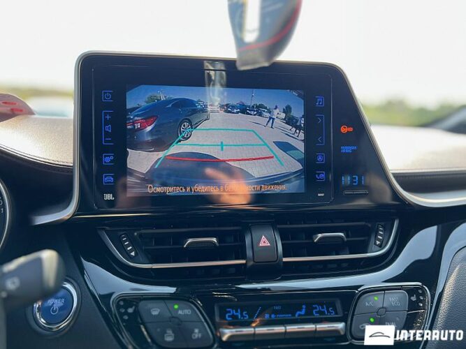 Toyota C-HR 44 interauto-car