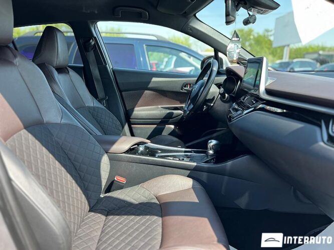 Toyota C-HR 37 interauto-car