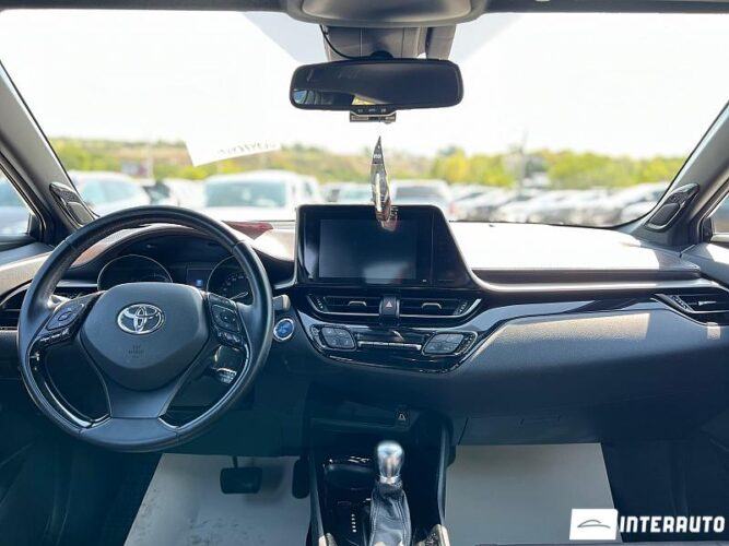 Toyota C-HR 36 interauto-car