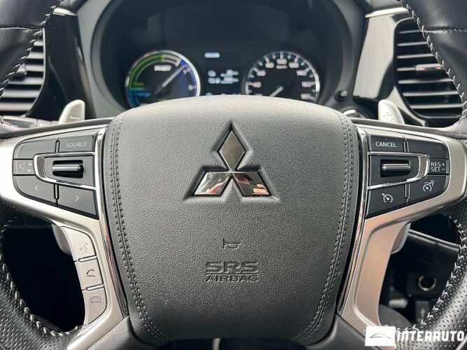 Mitsubishi Outlander 42 interauto-car