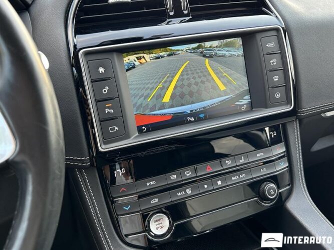 Jaguar F-Pace 43 interauto-car
