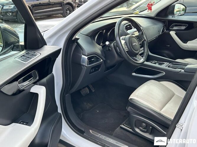 Jaguar F-Pace 36 interauto-car