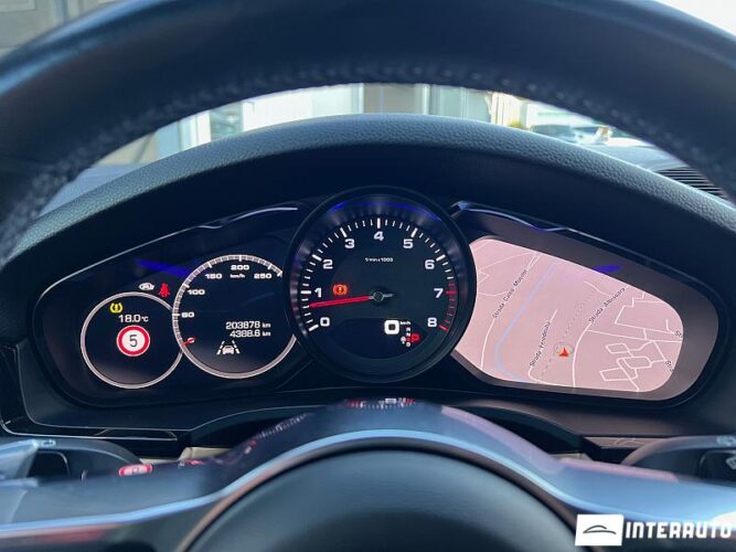 Porsche Cayenne 47 interauto-car