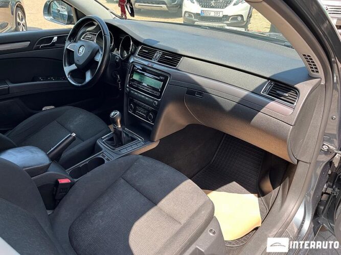 Skoda Superb 38 interauto-car