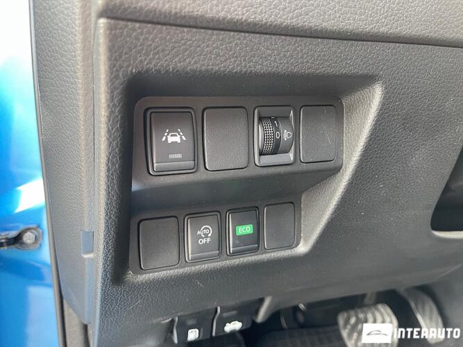 Nissan Qashqai 33 interauto-car