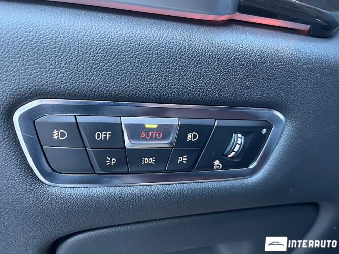 BMW X5 4.0i 40 interauto-car