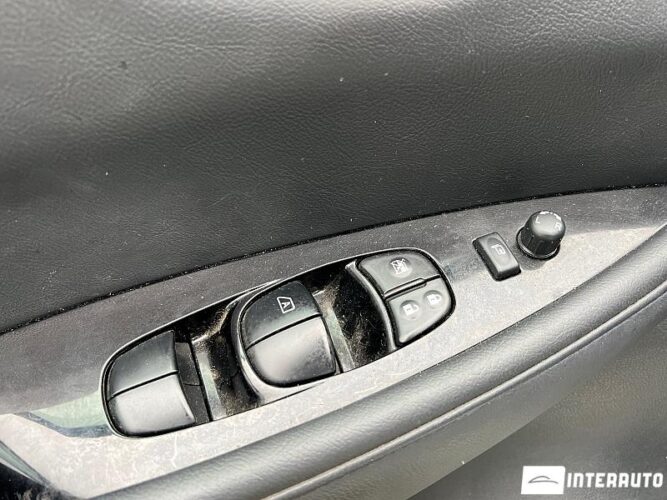 Nissan Leaf 51 interauto-car