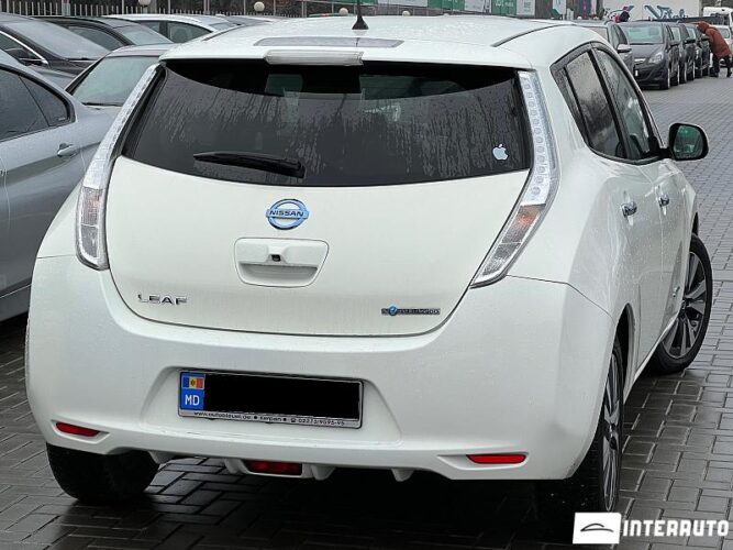 Nissan Leaf 34 interauto-car