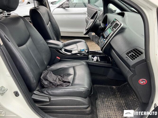 Nissan Leaf 38 interauto-car