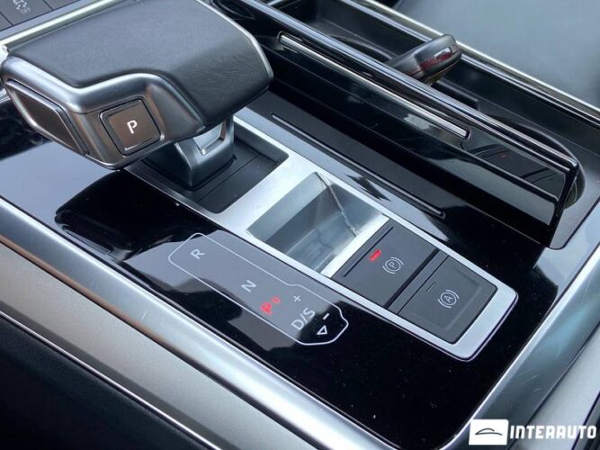 Audi Q7 40 interauto-car