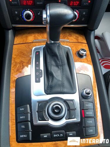 Audi Q7 40 interauto-car