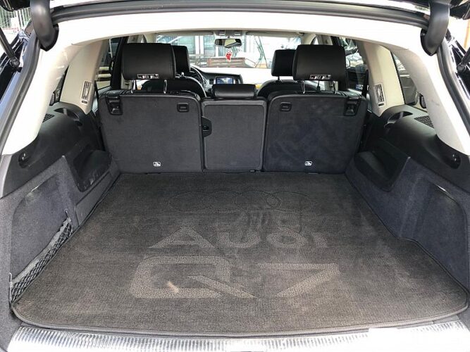 Audi Q7 46 interauto-car