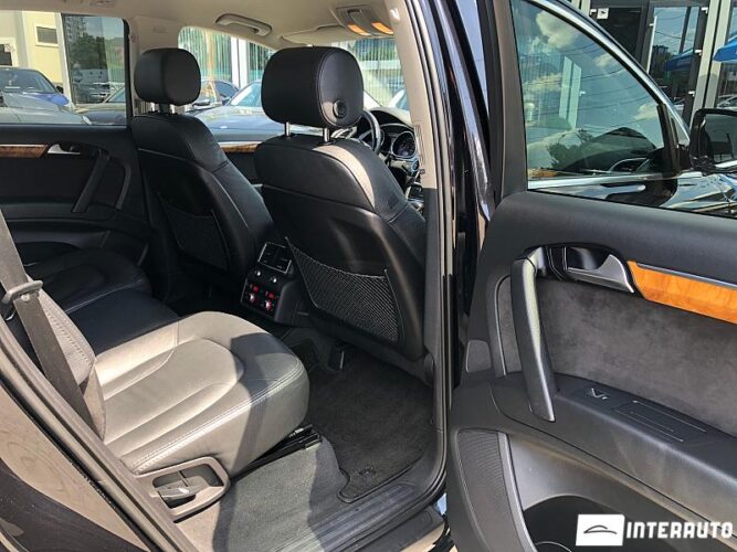 Audi Q7 42 interauto-car
